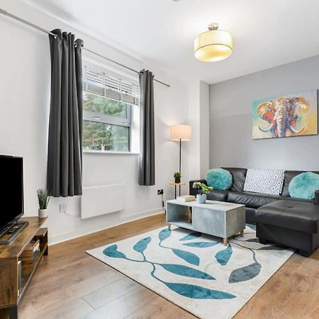 Spacious 1 Bedroom Apartment In Central 沃金 外观 照片