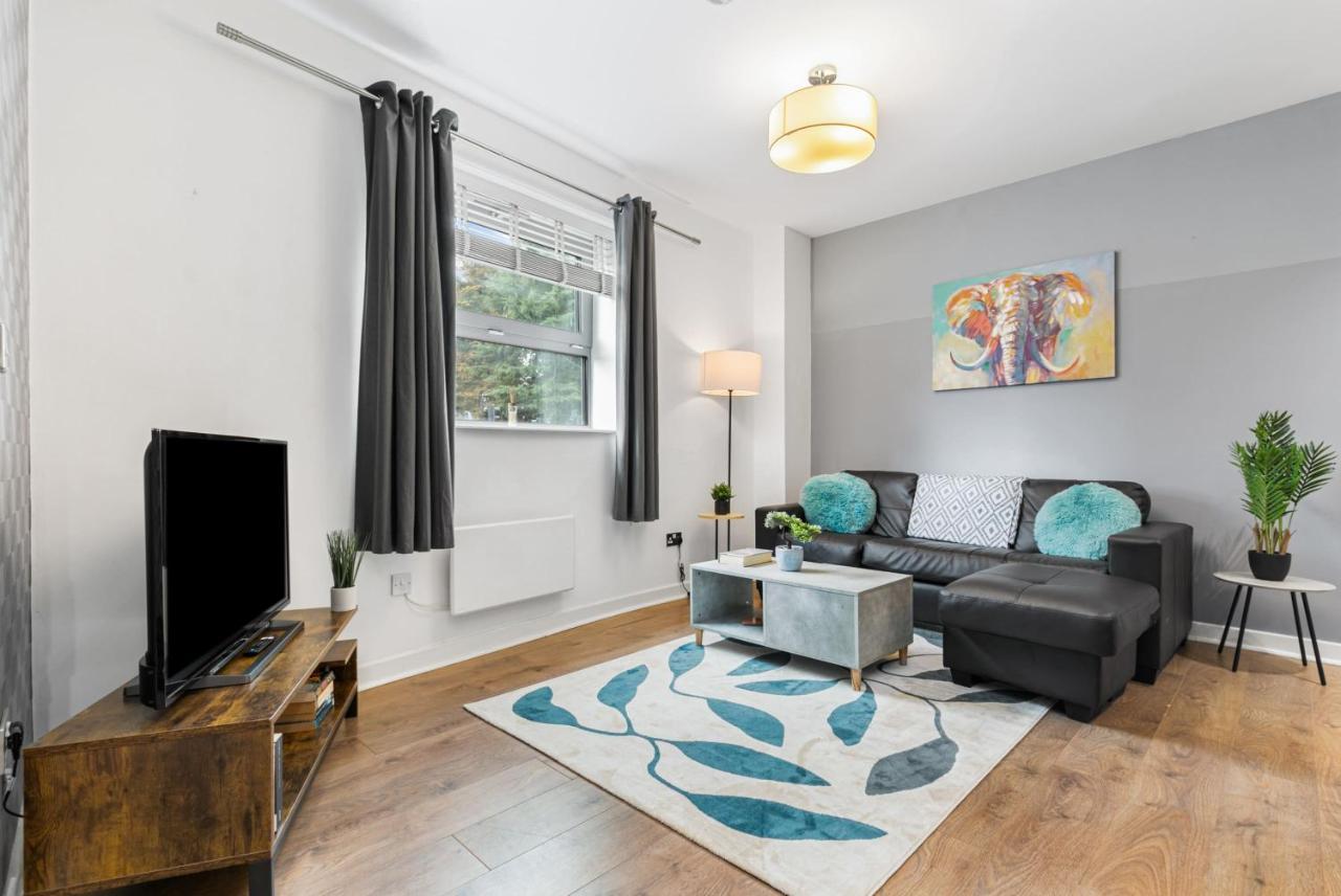 Spacious 1 Bedroom Apartment In Central 沃金 外观 照片