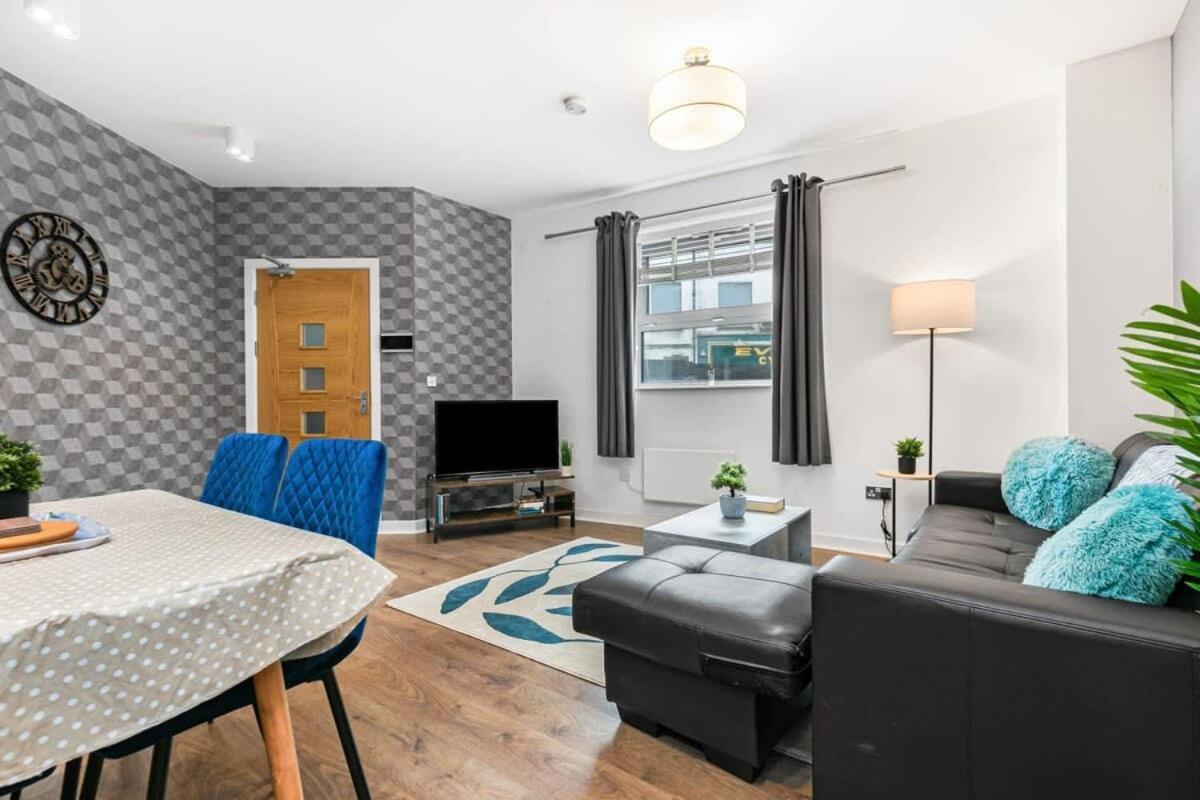 Spacious 1 Bedroom Apartment In Central 沃金 外观 照片