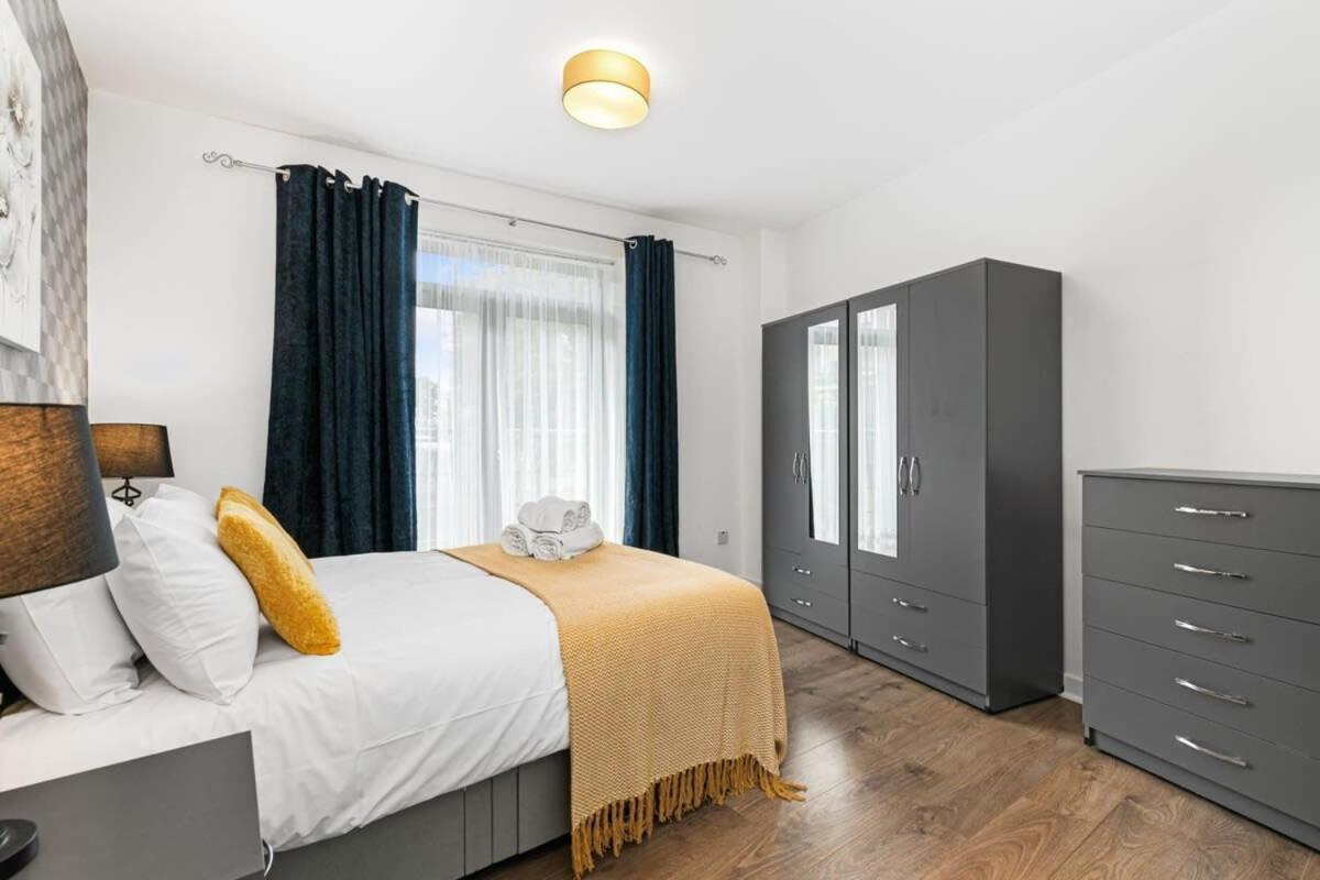Spacious 1 Bedroom Apartment In Central 沃金 外观 照片