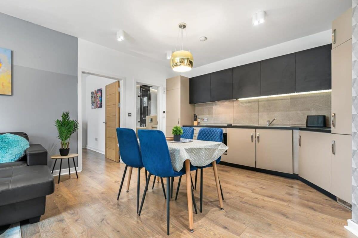 Spacious 1 Bedroom Apartment In Central 沃金 外观 照片