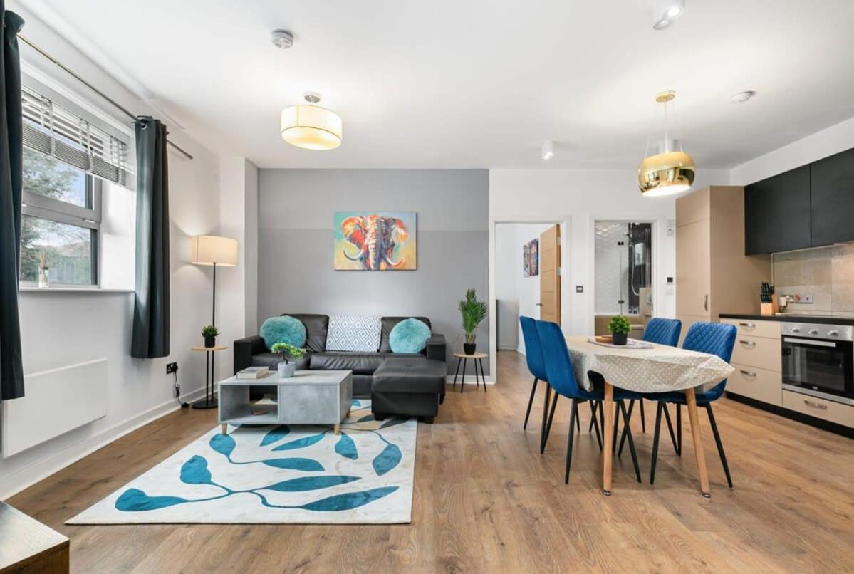 Spacious 1 Bedroom Apartment In Central 沃金 外观 照片