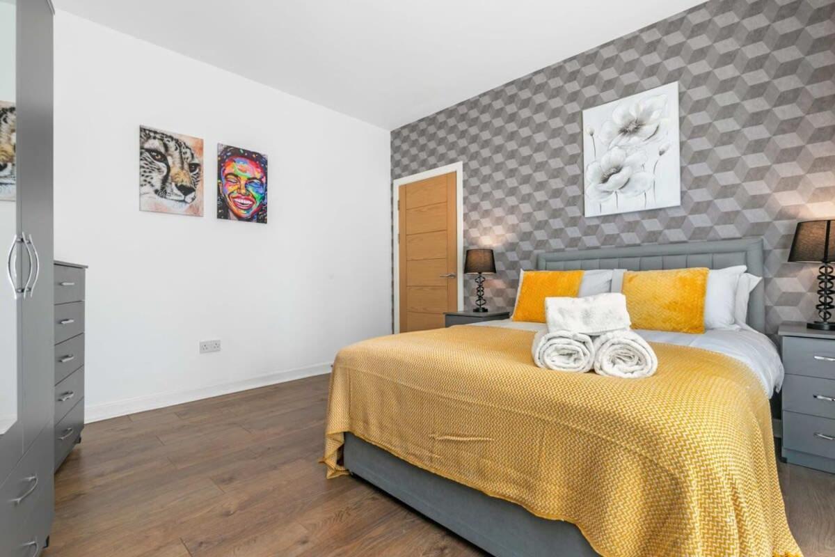 Spacious 1 Bedroom Apartment In Central 沃金 外观 照片