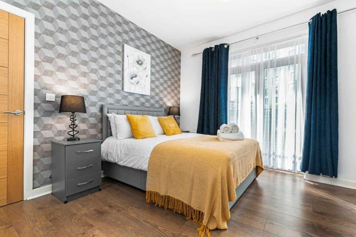 Spacious 1 Bedroom Apartment In Central 沃金 外观 照片